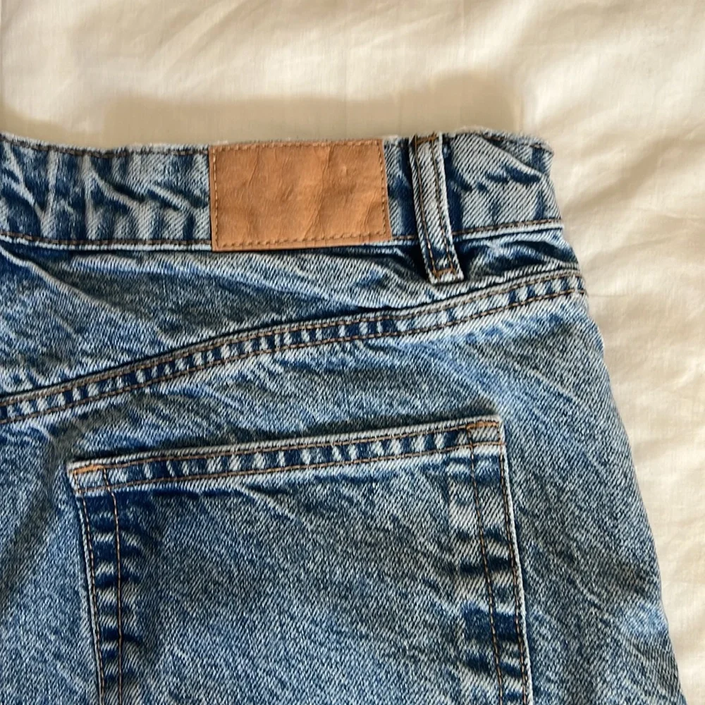 Zara mom Fit Jean Short in Acid Wash - Picture 13 of 13